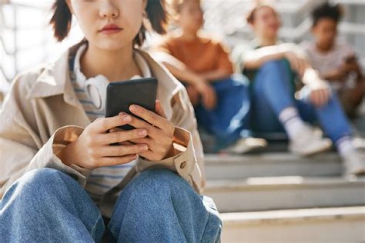 Are birds dying due to cell phone?
