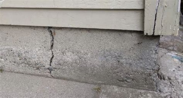 Are hairline cracks in old houses normal?