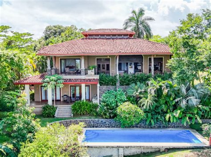 Can you buy a house in Costa Rica?