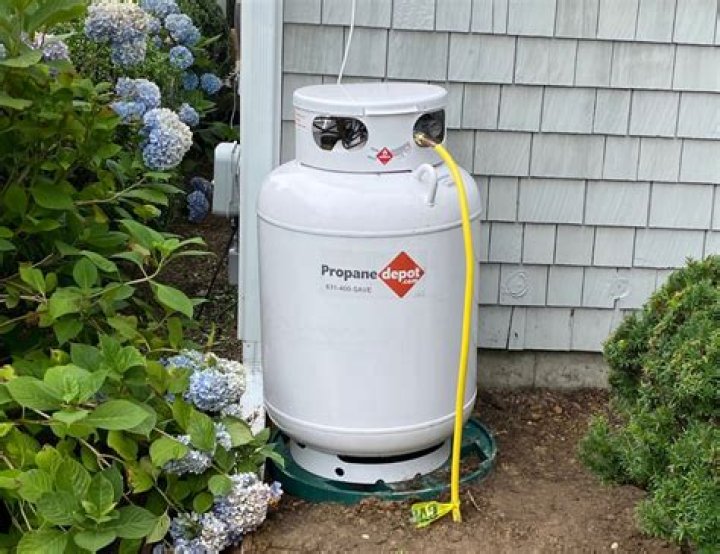 Can you lay down a propane tank on its side?