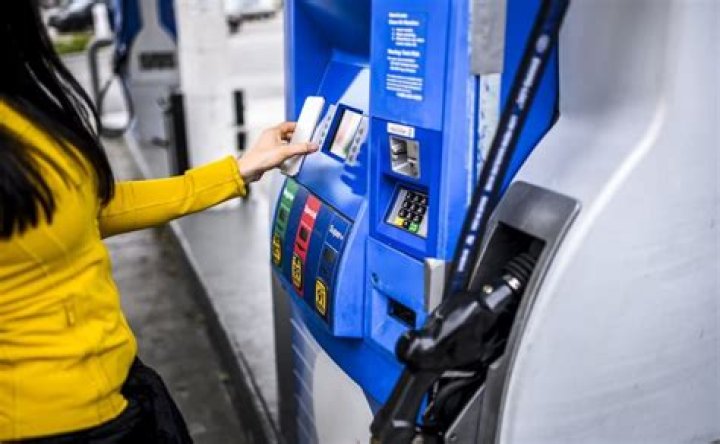 Do gas stations do cash back?