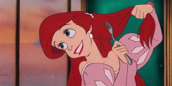 Does Ariel brush her hair with a fork?