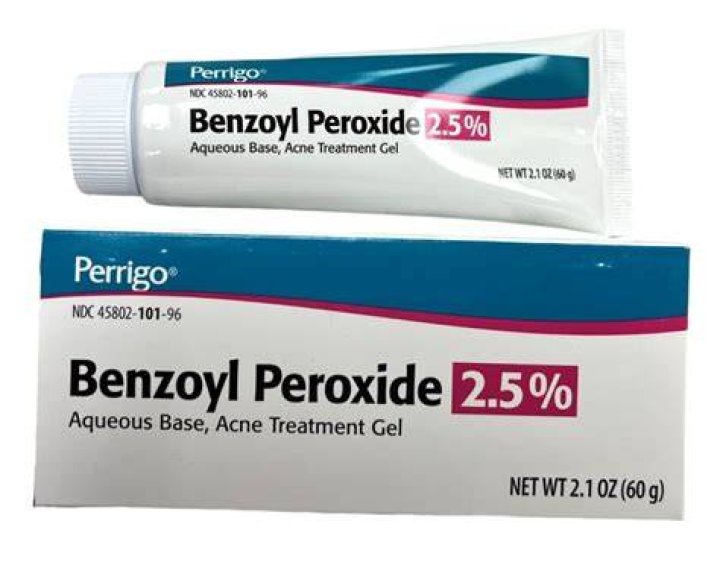 Is benzoyl peroxide better in morning or night?