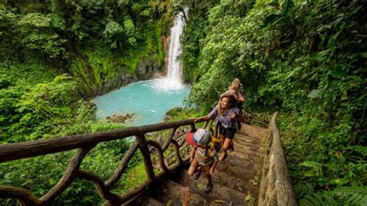 Is Costa Rica like Hawaii?
