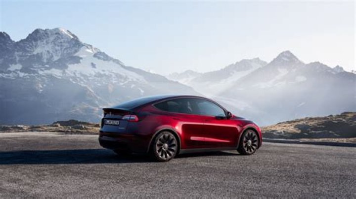 Should Tesla always be plugged in?