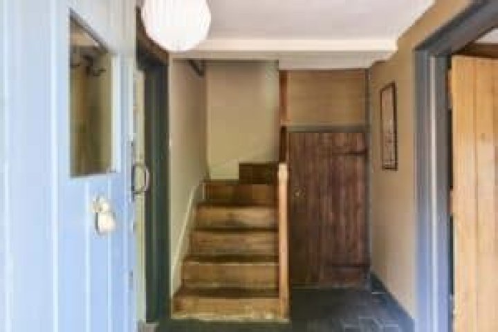 Why do old houses have so many small rooms?