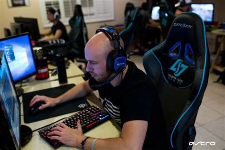 Why do pros play with blades?